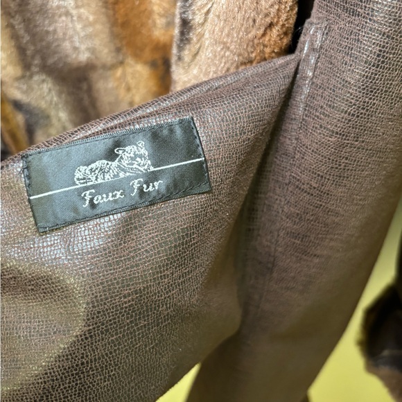 Vintage 90s reversible Brown Faux Fur Coat with Animal Print Lining - Picture 12 of 12